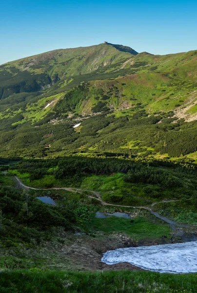 Bergsmassivet pip Ivan, Karpaterna, Chornohoren, Ukraina. — Stockfoto