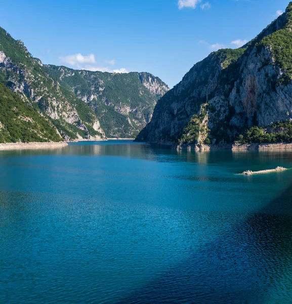 PIVA Lake (Pivsko Jezero) Visa i Montenegro. — Stockfoto