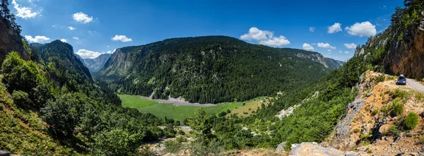 Canionul Tara de vară în Parcul Național Durmitor de munte, Montenegr — Fotografie, imagine de stoc