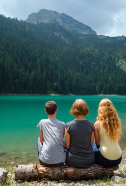 Karadağ 'ın Kara Göldeki Ailesi