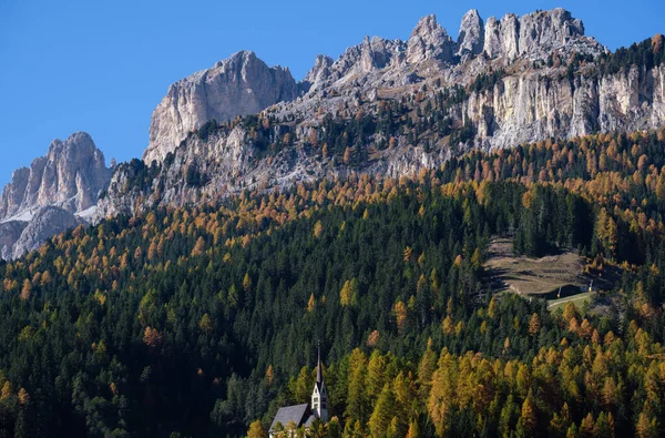 Höstens Alpina Dolomiter Scen Moena Sudtirol Italien Lugnt Klippiga Bergstoppar — Stockfoto