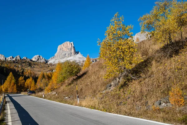 Dolomitas Italianos Montanha Pacífica Vista Ensolarada Giau Pass Clima Pitoresco — Fotografia de Stock