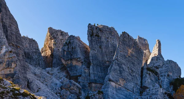 Ηλιόλουστη Φθινοπωρινή Αλπική Dolomites Βραχώδη Ορεινή Σκηνή Σουδάν Ιταλία Cinque Φωτογραφία Αρχείου