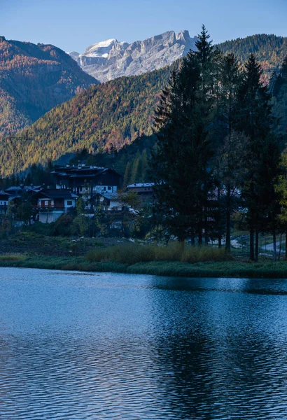 Autumn Morning Alpine Dolomites Mountain Lake Alleghe Belluno Sudtirol Italy — Stock Photo, Image