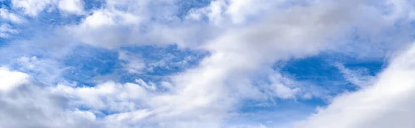 Luchtige Wolken Blauwe Lucht Panoramisch Uitzicht Klimaat Milieu Goed Weer — Stockfoto