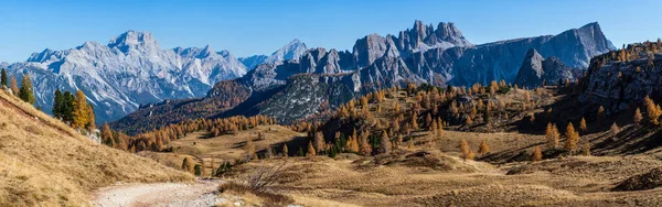 Outono Ensolarado Pitoresco Dolomitas Alpinas Vista Montanha Rochosa Partir Trilhas — Fotografia de Stock