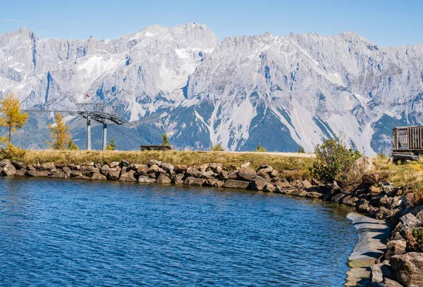 Sonniger Blick Auf Die Alpen Herbst Friedlicher Bergsee Mit Klarem — Stockfoto