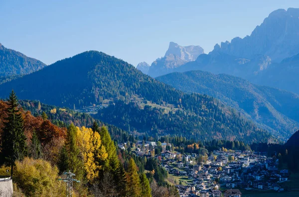 Podzimní Alpská Scéna Dolomitů Belluno Sudtirol Itálie Klidná Vesnice Falcade — Stock fotografie