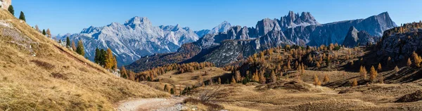 Outono Ensolarado Pitoresco Dolomitas Alpinas Vista Montanha Rochosa Partir Trilhas — Fotografia de Stock