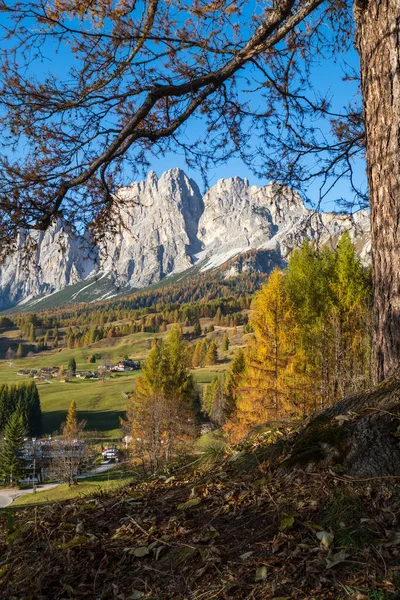 Sunny Őszi Alpesi Dolomitok Hegyi Jelenet Sudtirol Olaszország Békés Kilátás — Stock Fotó