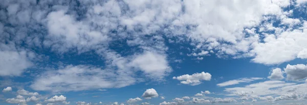 Blue Sky Clouds Sunshine Wide Natural Cloudscape High Resolution Background — Stock Photo, Image