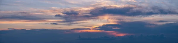 Закат Сумерки Небо Облаками Высокое Разрешение Широкая Фоновая Панорама — стоковое фото