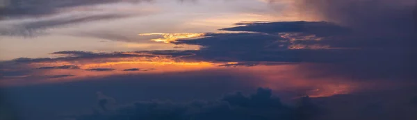 Закат Сумерки Небо Облаками Высокое Разрешение Широкая Фоновая Панорама — стоковое фото