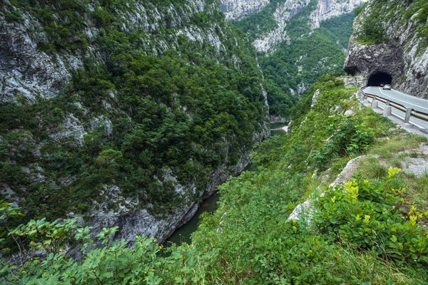 Moracafloden Canyon Platije Mest Pittoreska Kanjoner Montenegro Sommar Berg Skymning — Stockfoto