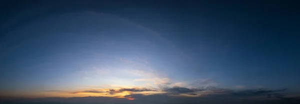 Céu Crepúsculo Por Sol Com Nuvens Amplo Panorama Fundo — Fotografia de Stock