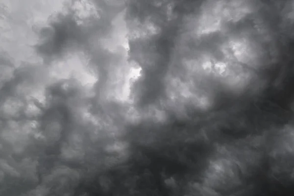 Dunkel Dramatisch Bewölkter Himmel Mit Gewitterwolken Natürliche Schlechtwetter Und Klima — Stockfoto