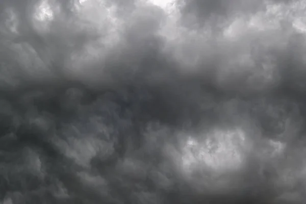 Dunkel Dramatisch Bewölkter Himmel Mit Gewitterwolken Natürliche Schlechtwetter Und Klima — Stockfoto