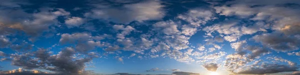 Sommar Solnedgång Himmel Högupplöst Panorama Med Fleece Färgglada Moln Kvällsskymning — Stockfoto