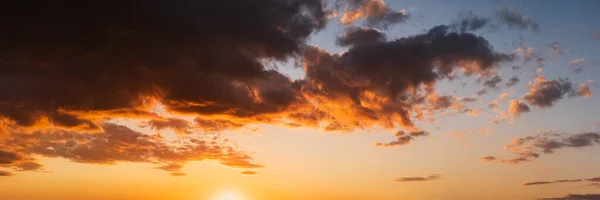 Летний Закат Небо Панорама Шерстью Красочные Облака Вечерняя Сумерки Хорошая — стоковое фото