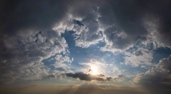 Летнее Небо Заката Солнцем Шерстью Красочные Облака Вечерняя Сумерки Хорошая — стоковое фото