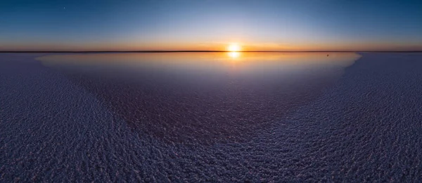 Racci Při Západu Slunce Genichesk Růžové Extrémně Slané Jezero Zbarvené — Stock fotografie