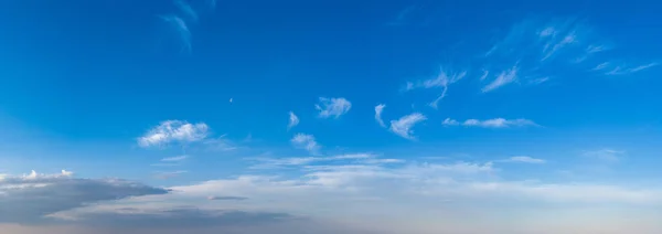 Nuvens Céu Azul Panorâmica Fundo Alta Resolução — Fotografia de Stock