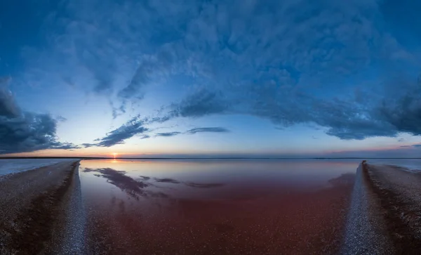 Puesta Sol Genichesk Rosa Extremadamente Salado Lago Panorama Coloreado Por —  Fotos de Stock
