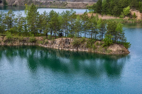 夏の玄武岩柱地質保護区と玄武岩湖 ウクライナのリヴネ地域のコストピル地区 — ストック写真