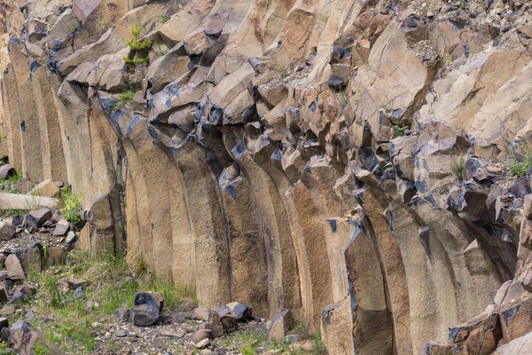 乌克兰Rivne地区Kostopil区Basaltove湖附近的夏季玄武岩柱地质储备和玄武岩保障 — 图库照片