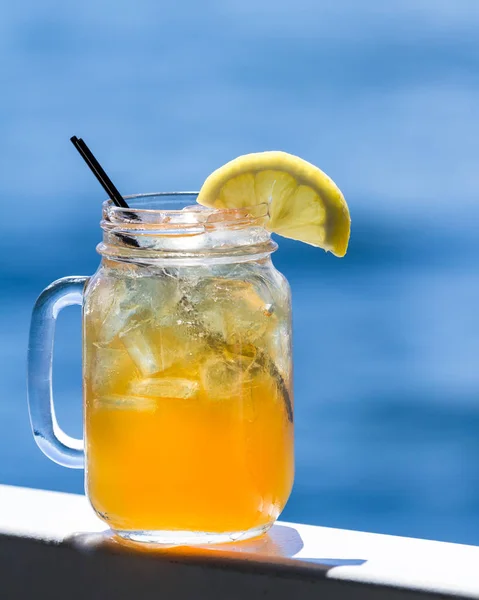 Nahaufnahme Eines Langen Insel Eistee Cocktails Serviert Einem Glas Mit — Stockfoto