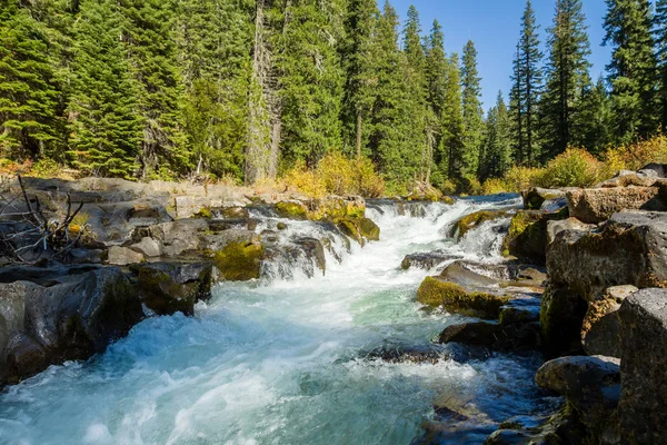 Seção Rio Rouge Sul Oregon Que Flui Através Rochas Tubos — Fotografia de Stock