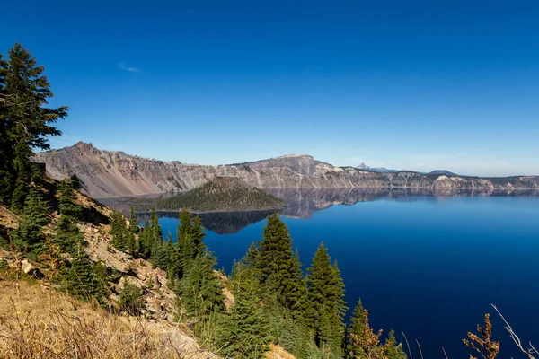 Mooie Dag Crater Lake Nationaalpark Met Een Heldere Hemel Weinig — Stockfoto