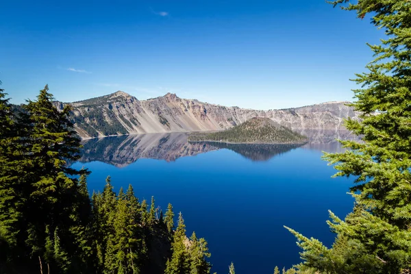 Mooie Dag Crater Lake Nationaalpark Met Een Heldere Hemel Weinig — Stockfoto