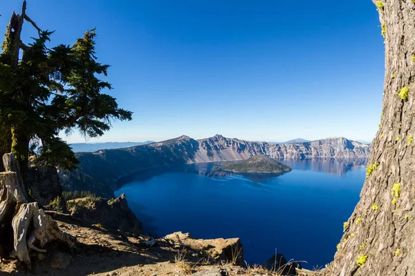 Mooie Dag Crater Lake Nationaalpark Met Een Heldere Hemel Weinig — Stockfoto