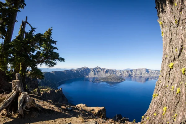 Mooie Dag Crater Lake Nationaalpark Met Een Heldere Hemel Weinig — Stockfoto