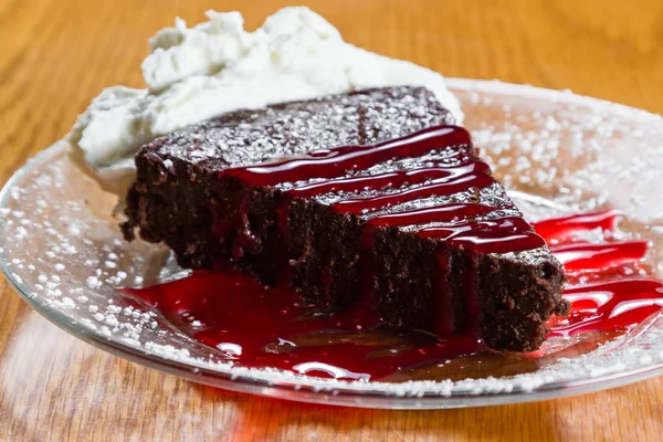 Slice Rich Dense Flourless Chocolate Cake Served Raspberry Sauce — Stock Photo, Image