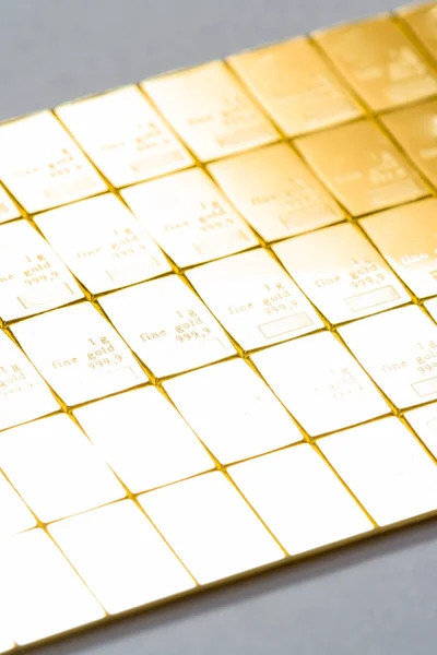 Крупный План Слитка Золота Физическое Владение Драгоценными Металлами — стоковое фото
