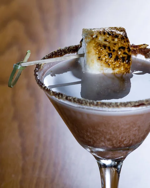 Cocktail Cioccolato Con Vodka Marshmallow Guarnito Con Bordo Cracker Grammo — Foto Stock