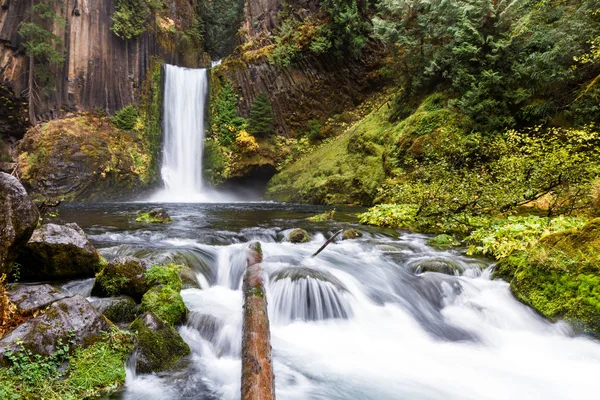 Huggen Från Antika Kolumner Basalt Släppa Faller Cirka 120 Fot — Stockfoto