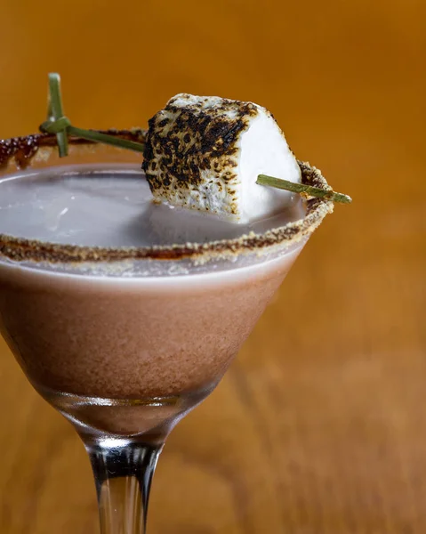 Chocolate Cocktail Marshmallow Vodka Garnished Gram Cracker Rim Toasted Marshmallow — Stock Photo, Image