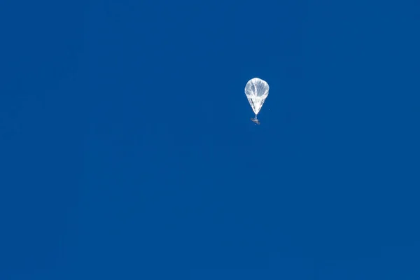 weather ballon on a clear blue sky can easily be confused by a ufo