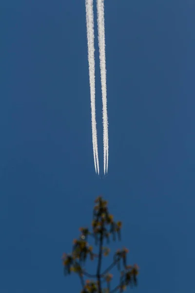 Airplanes Spring Thick Plumes Something Atmosphere Covering Beautiful Blue Sky — Stock Photo, Image