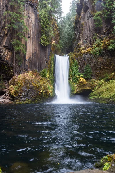 Carved Ancient Columnar Basalt Falls Drop Approximately 120 Feet Photo — Stock Photo, Image