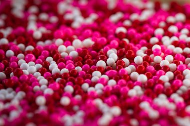 makro küçük yenilebilir bir grup bir Sevgililer süslemeleri arka plan farklı hades kırmızı ve beyaz çikolata şeker