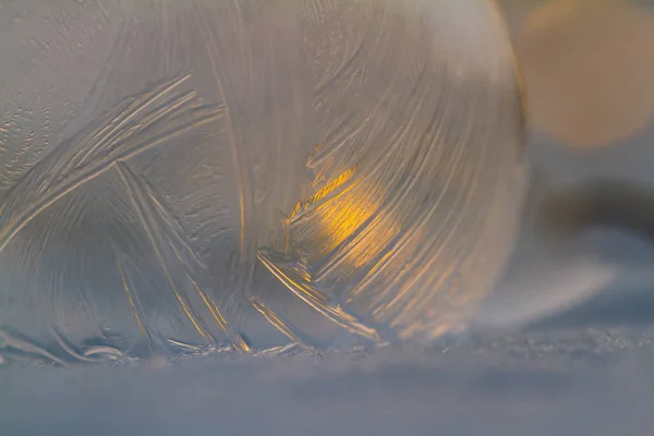 Nahaufnahme Einer Kleinen Seifenblase Die Aufgrund Extremer Kälte Winter Schnell — Stockfoto