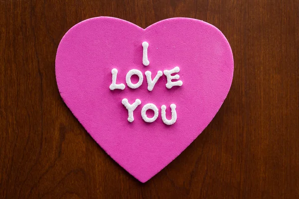 Palavras Que Amo Letras Brilhantes Coração Rosa Preso Armário Madeira — Fotografia de Stock