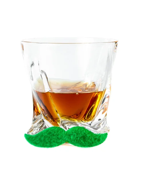 Primer Plano Vaso Whisky Con Bigote Verde Aislado Sobre Fondo — Foto de Stock