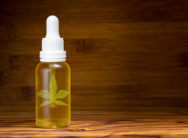CBD petrol bir damlalık şişe