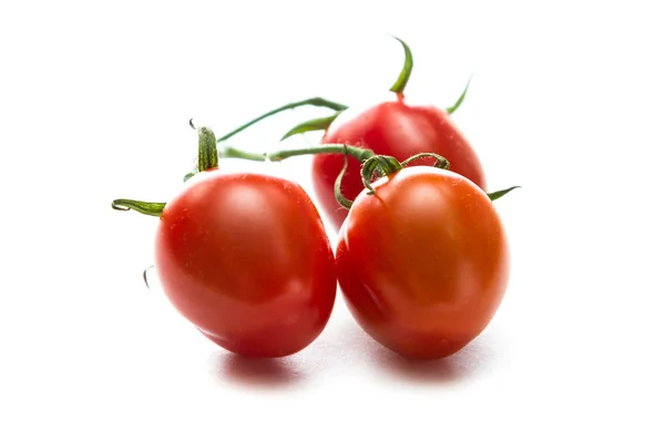 Tomates de morango sobre branco — Fotografia de Stock