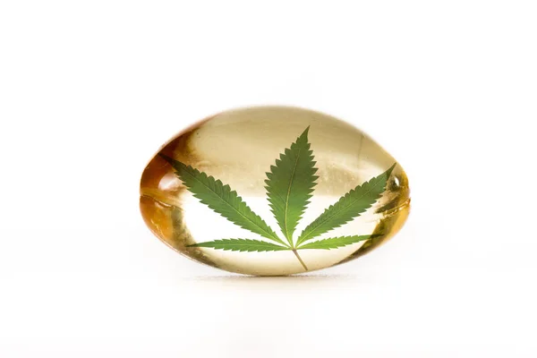 Cannabis olie capsule concept — Stockfoto